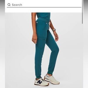 NWT women’s Figs Zamora joggers size L Caribbean blue